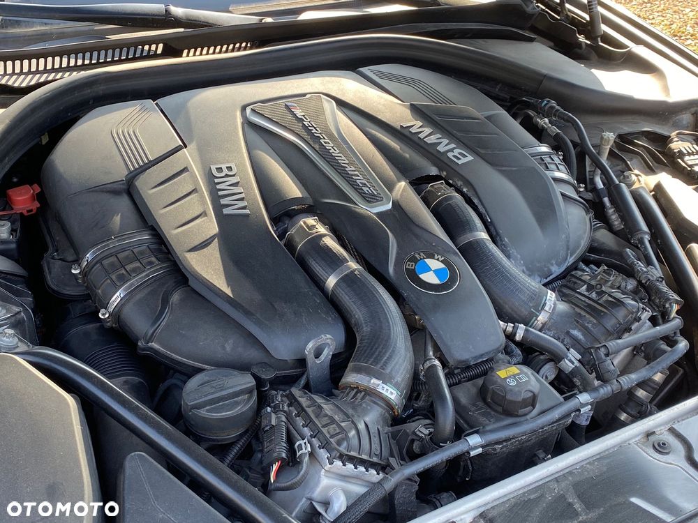 BMW Seria 5 M550i xDrive sport - 13