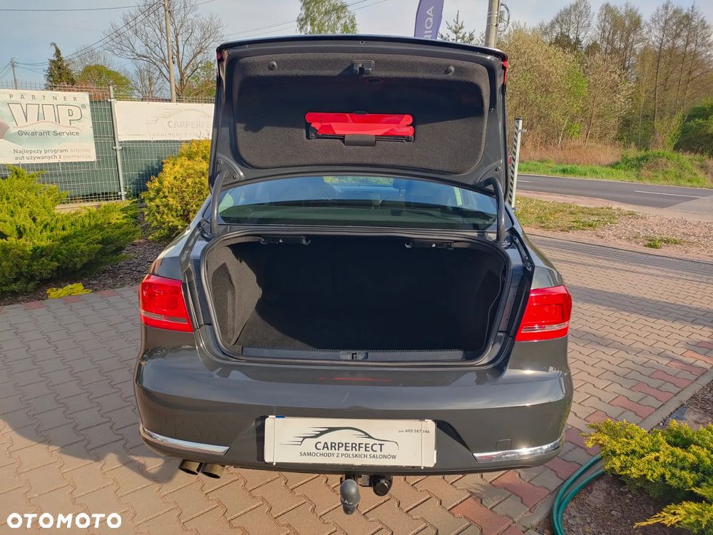 Volkswagen Passat 2.0 Blue TDI SCR Trendline - 16