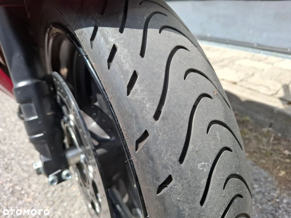 Suzuki GSX - 19