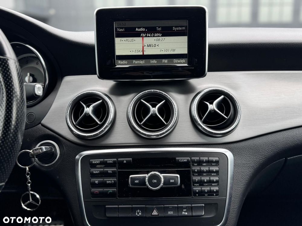 Mercedes-Benz CLA 200 7G-DCT AMG Line - 33