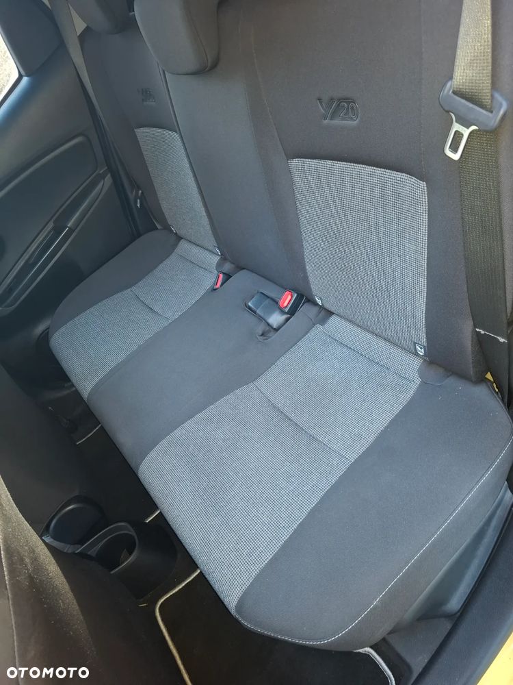 Toyota Yaris Hybrid 100 20th Anniversary - 15