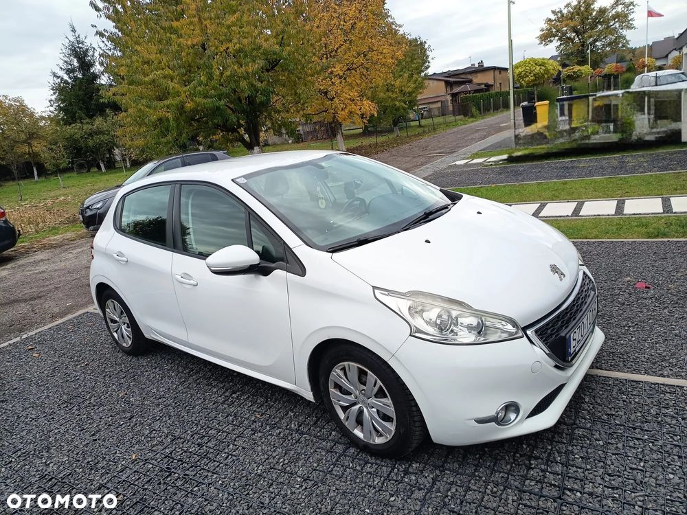 Peugeot 208 2012 photo 3