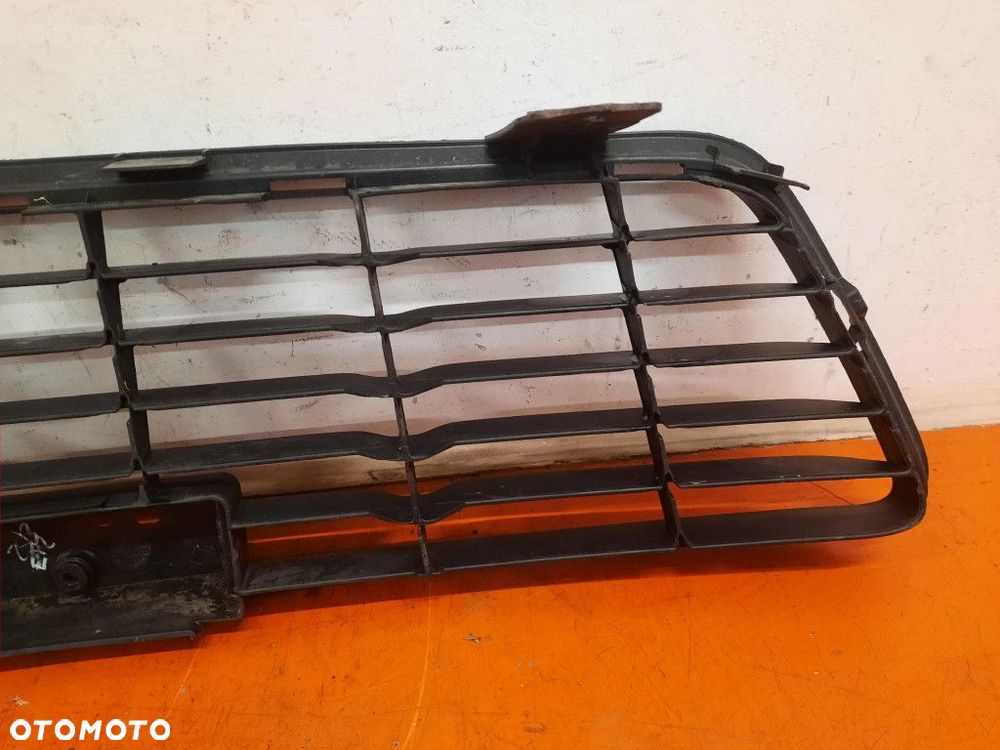TOYOTA HILUX SR5 16- KRATKA ZDERZAKA ŚRODKOWA PRZÓD 53112-0K130 - 9