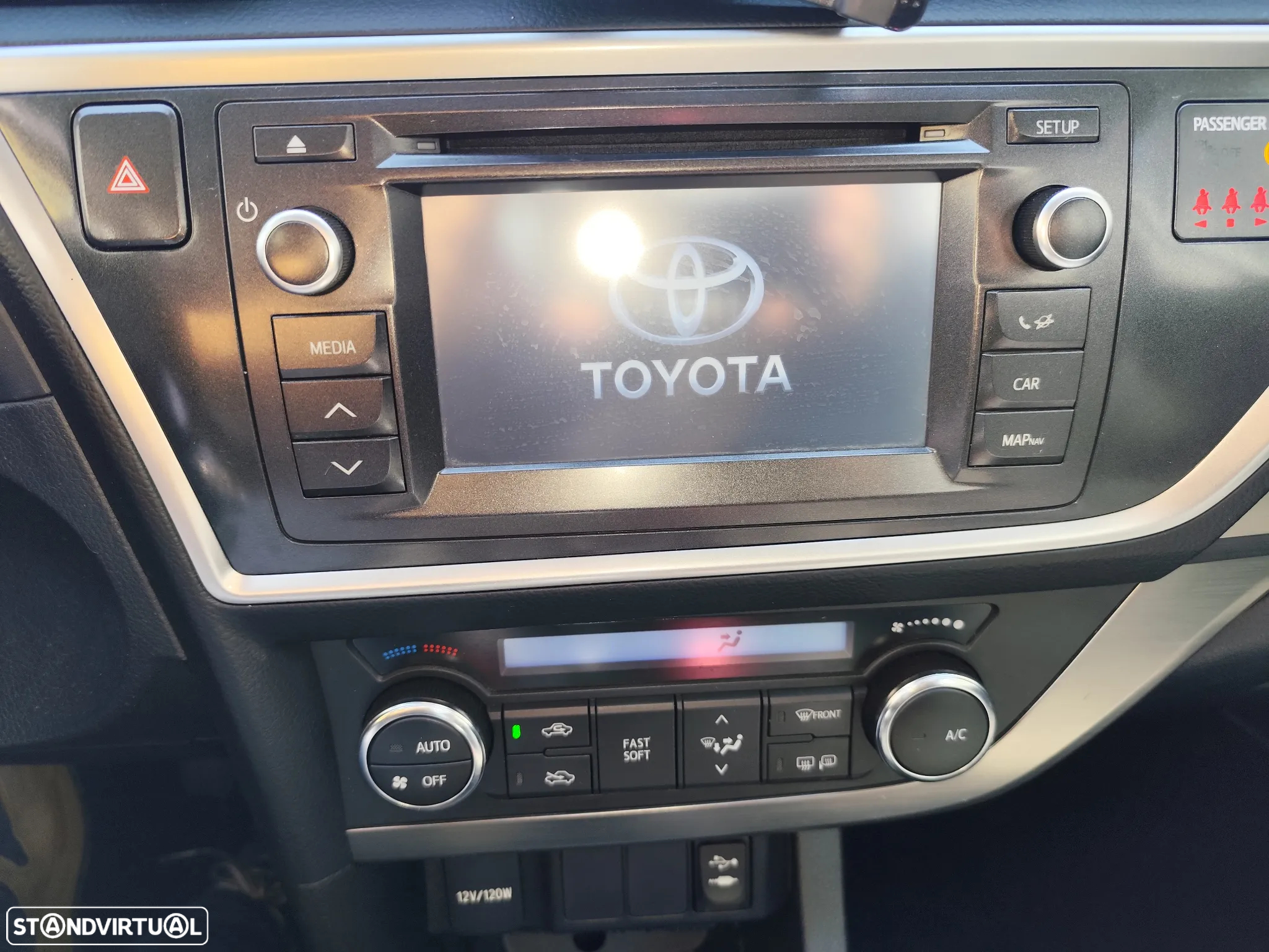 Toyota Auris 1.4 D-4D Comfort+J16+Navi - 16