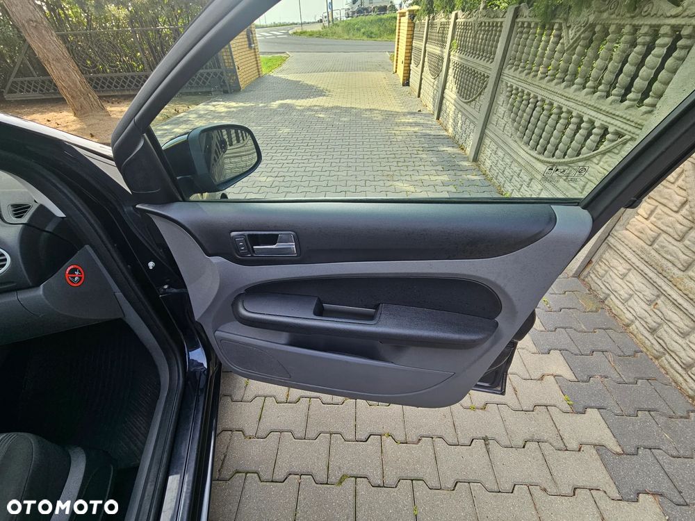 Ford Focus 1.8 FF Ambiente - 25