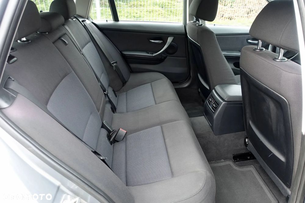 BMW Seria 3 316d Touring - 15