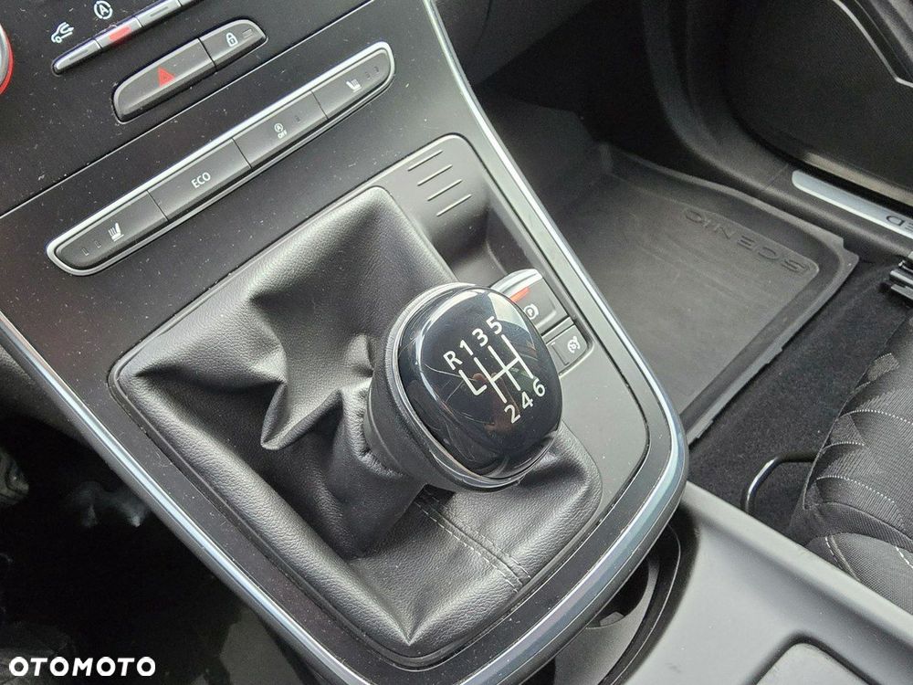 Renault Scenic ENERGY TCe 140 LIMITED - 19