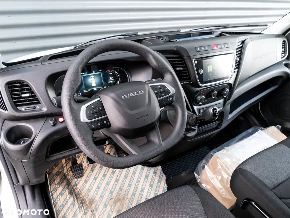 Iveco Daily 35S16H 3.0 kontener z windą - 26