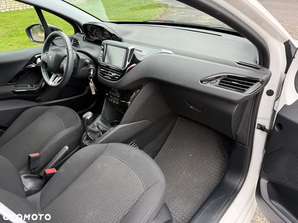 Peugeot 208 1.2 PureTech Style - 11