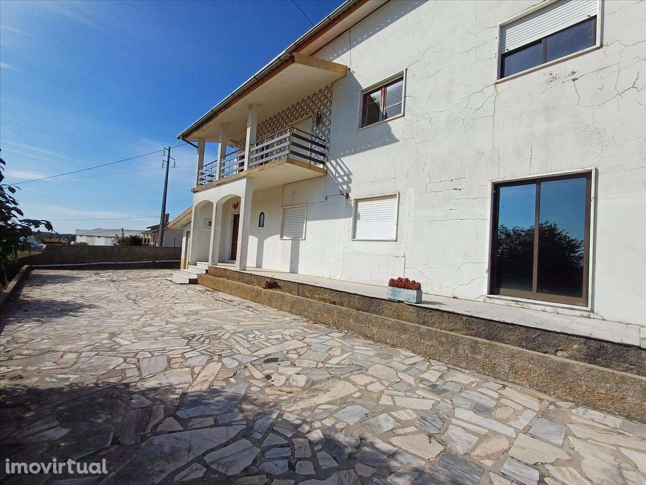 Casa T6 com Jardim, Piscina e Terraço em Oliveira do Hospital - Grande imagem: 2/28