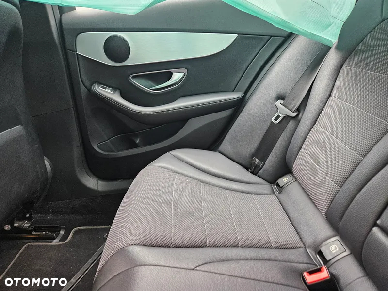 Mercedes-Benz Klasa C 200 4-Matic 9G-TRONIC - 16