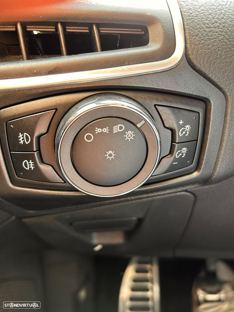 Ford Focus Turnier 2.0 EcoBoost ST c/ Pack Pele Desportiva - 16