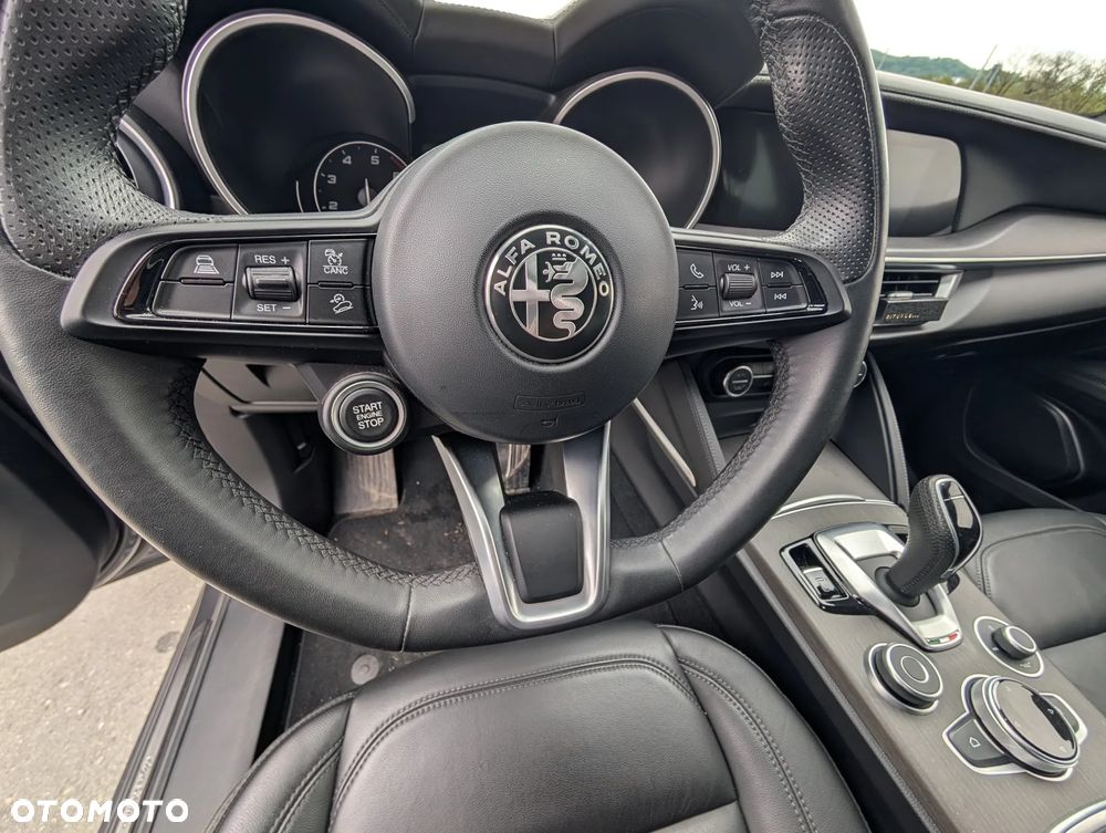 Alfa Romeo Stelvio 2.0 Turbo 16V AT8-Q4 Ti - 15