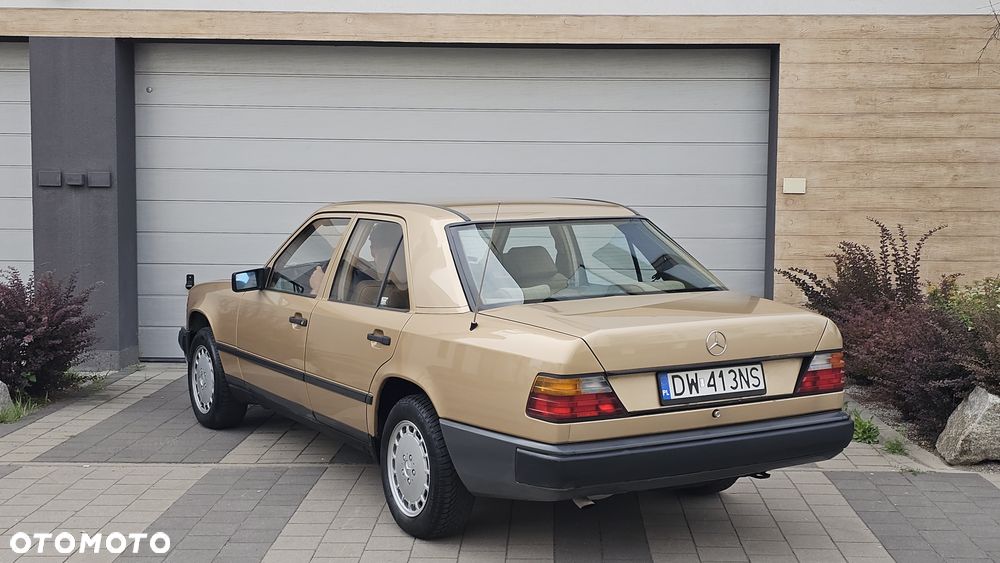 Mercedes-Benz W124 (1984-1993) - 11