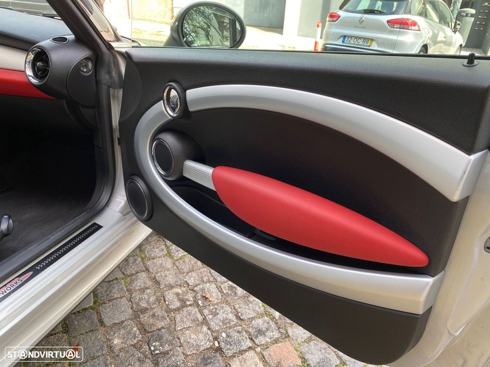 MINI Cabrio John Cooper Works - 16