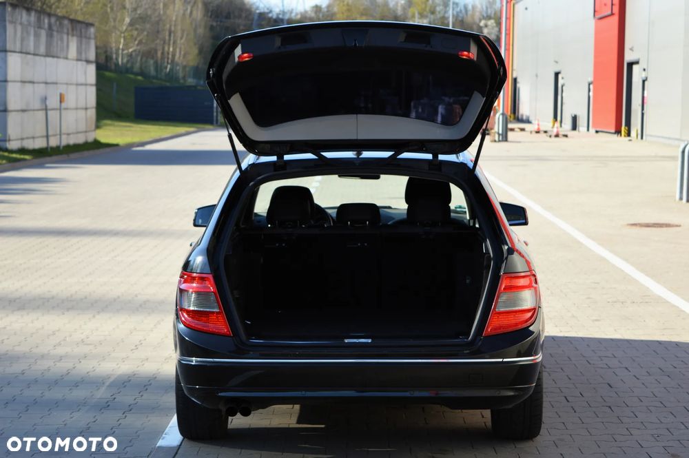 Mercedes-Benz Klasa C 180 Kompressor BlueEFFICIENCY Elegance - 19