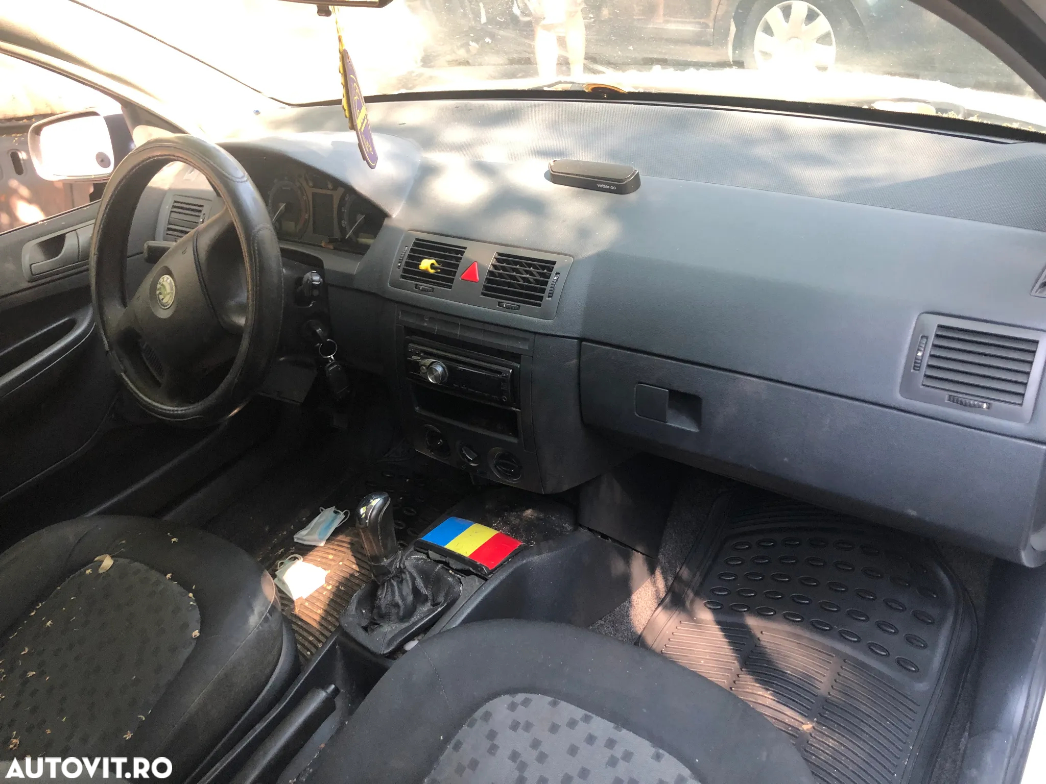 Dezmembrez Skoda Fabia 1 facelift alb 1.2 12v benzina - 5
