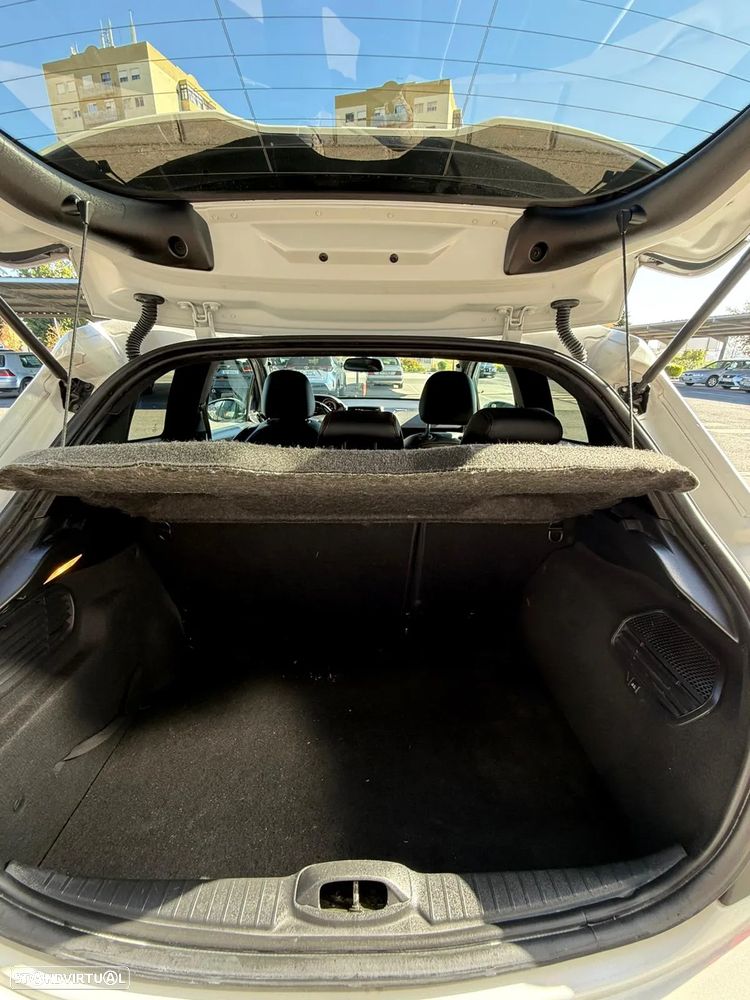 Peugeot 208 1.6 THP GTi - 12