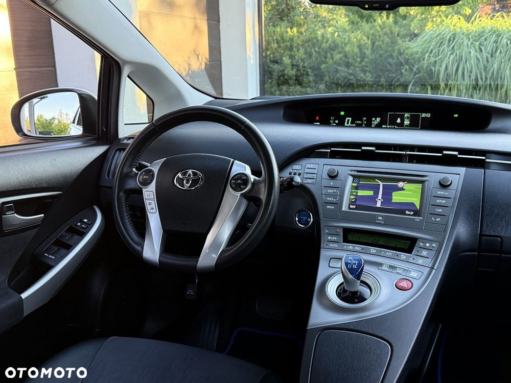 Toyota Prius (Hybrid) Executive - 28