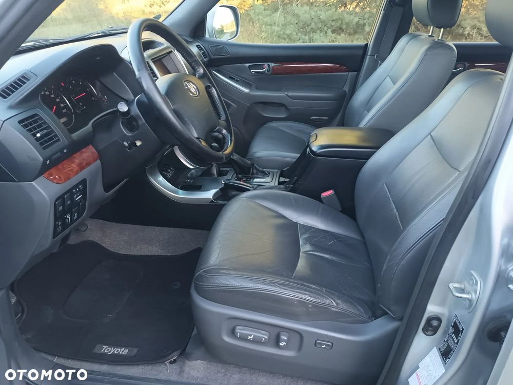 Toyota Land Cruiser - 23