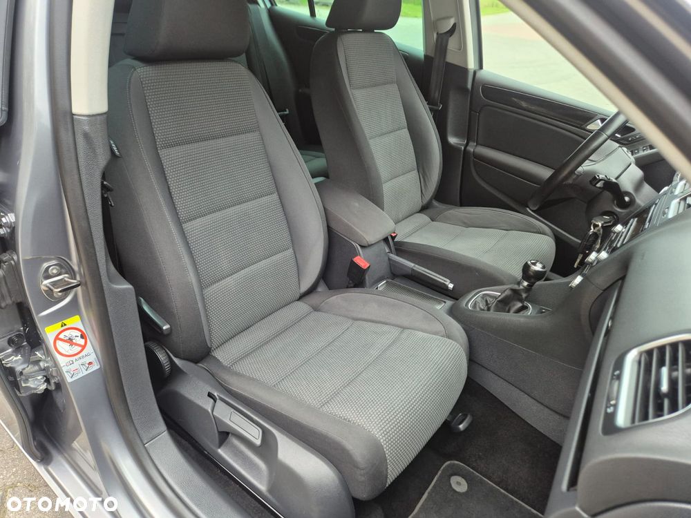 Volkswagen Golf - 23