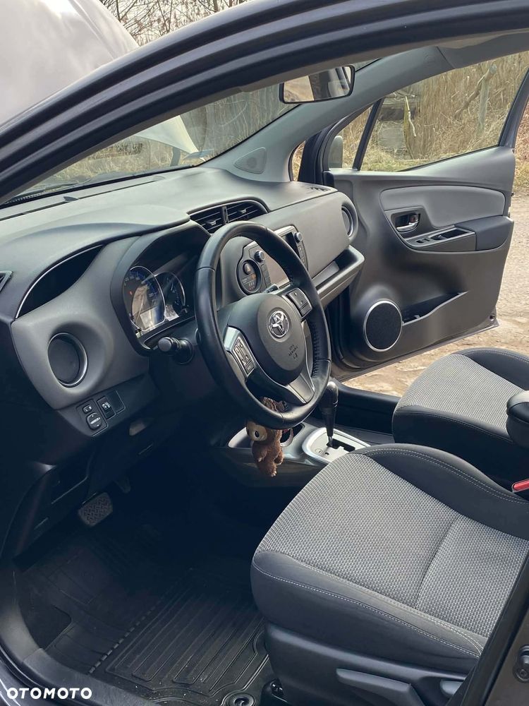 Toyota Yaris Hybrid 100 Life - 6