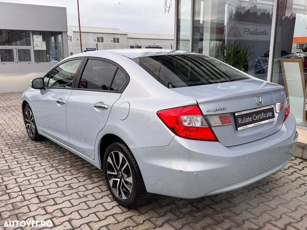 Honda Civic 1.8 ES - 6