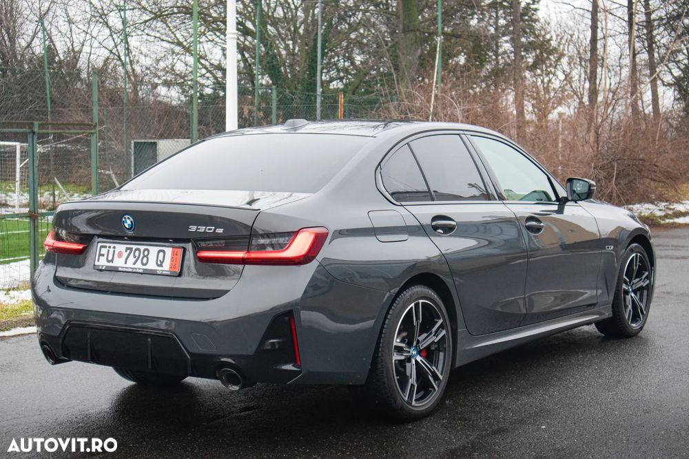 BMW Seria 3 330e Aut. M Sport - 11