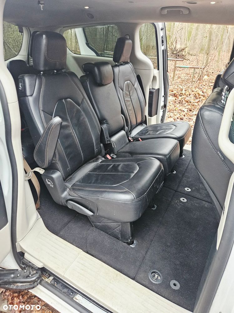 Chrysler Pacifica - 4