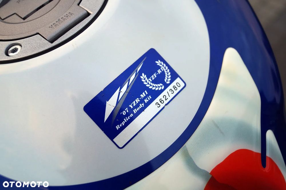 Yamaha R1 - 16