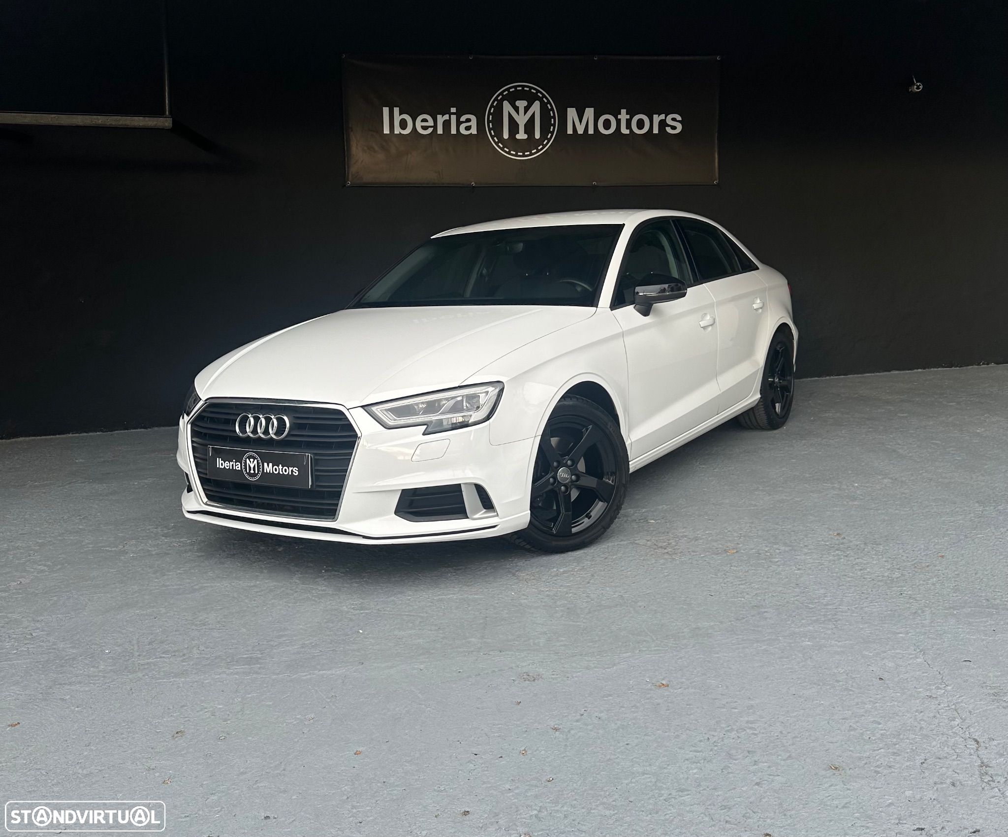 Audi A3 Limousine 30 TFSI Design - 1