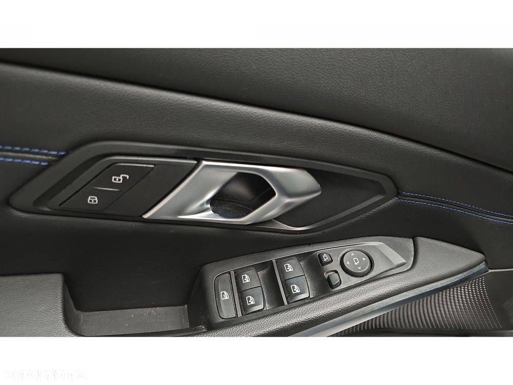 BMW Seria 3 320d xDrive mHEV M Sport - 30