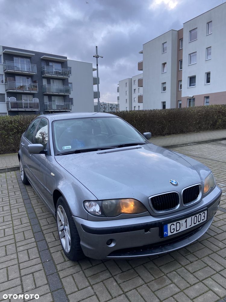 BMW Seria 3 2004 photo 2