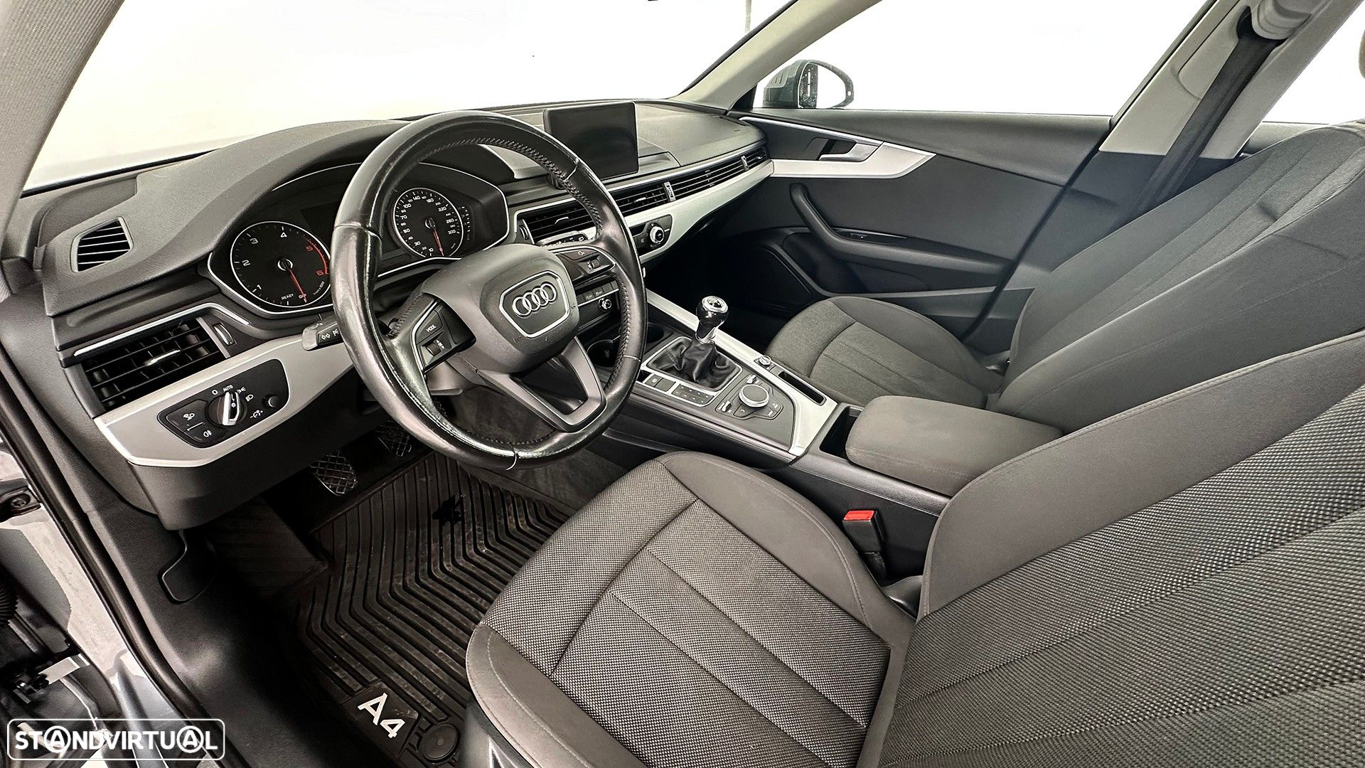 Audi A4 Avant 2.0 TDI Advance - 24
