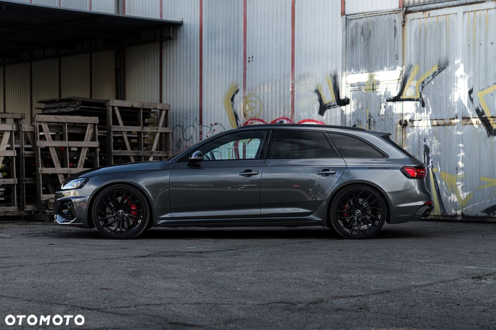 Audi RS4 Avant - 9