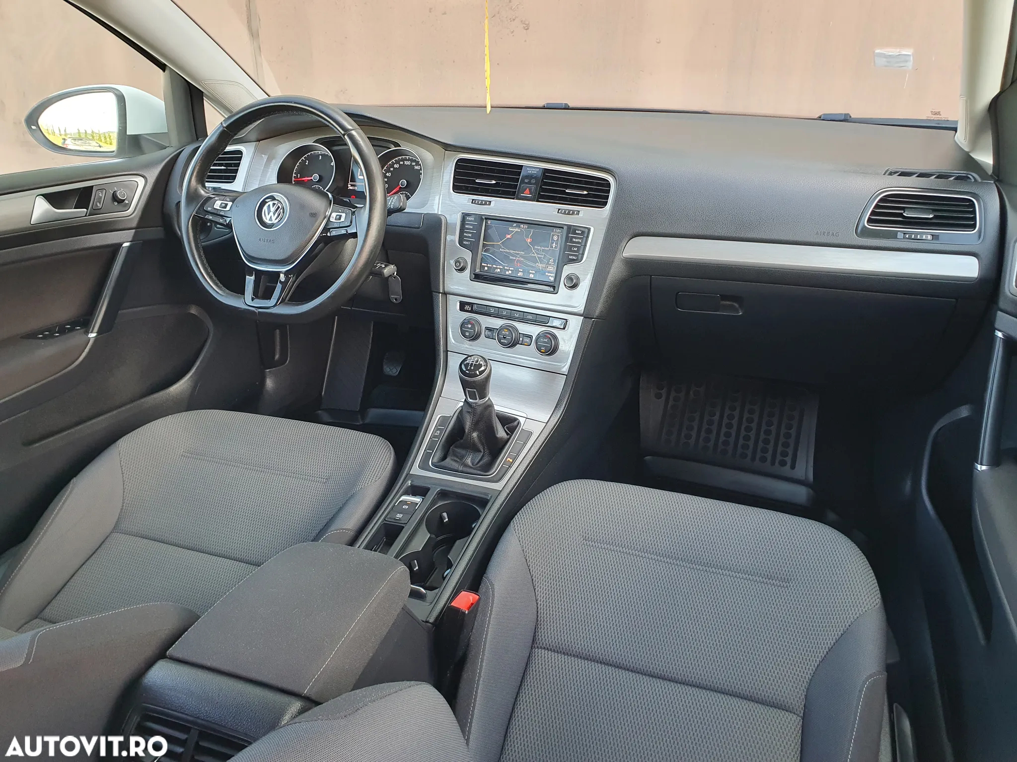 Volkswagen Golf 1.6 TDI BlueMotion Comfortline - 17