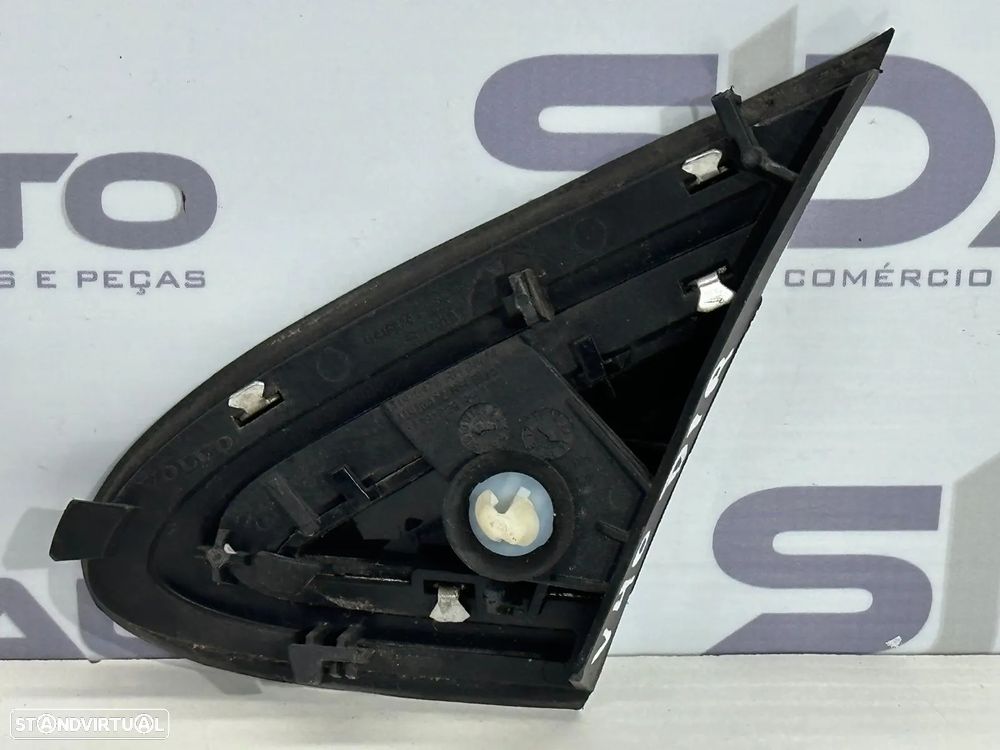 Friso / Triângulo Guarda Lamas Direito - Volvo V40 (2013) - 2