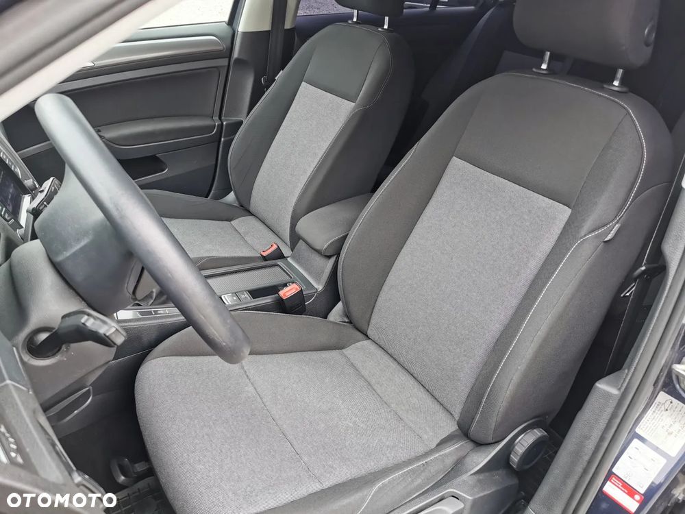 Volkswagen Golf - 10
