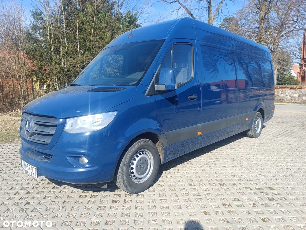 Mercedes-Benz 907 - 8