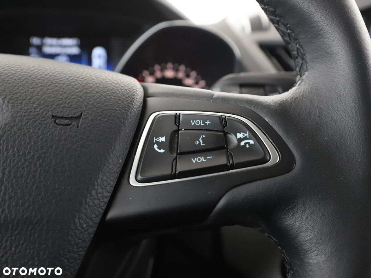 Ford Kuga 1.5 EcoBoost 2x4 Cool & Connect - 29
