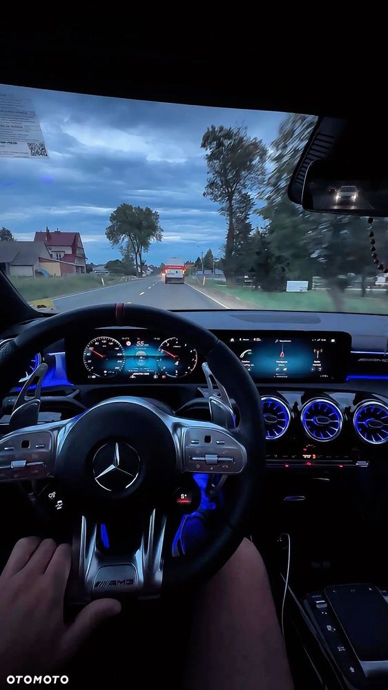 Mercedes-Benz CLA - 33