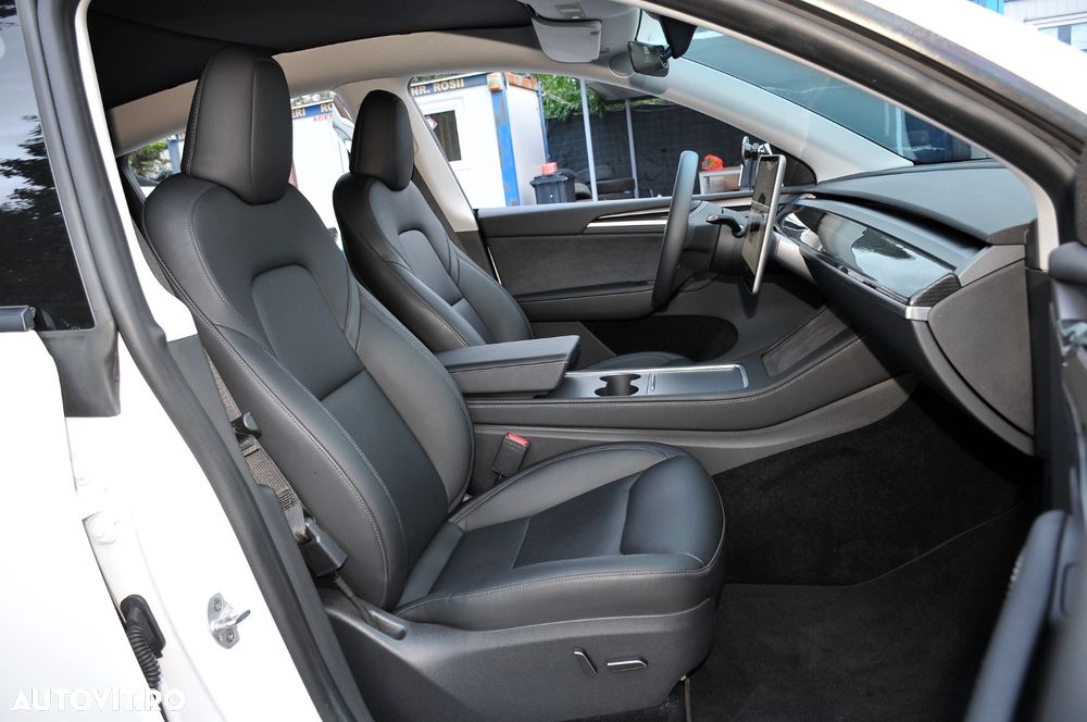 Tesla Model Y Long Range Dual Motor AWD - 10