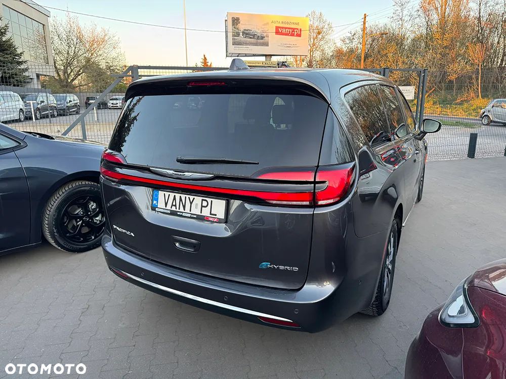 Chrysler Pacifica - 5