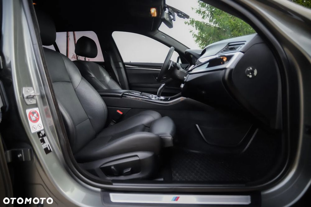 BMW Seria 5 520d xDrive - 12