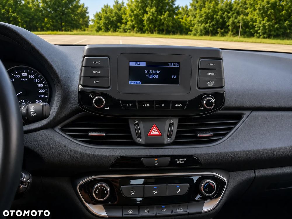 Hyundai i30 1.5 DPI Classic + - 5