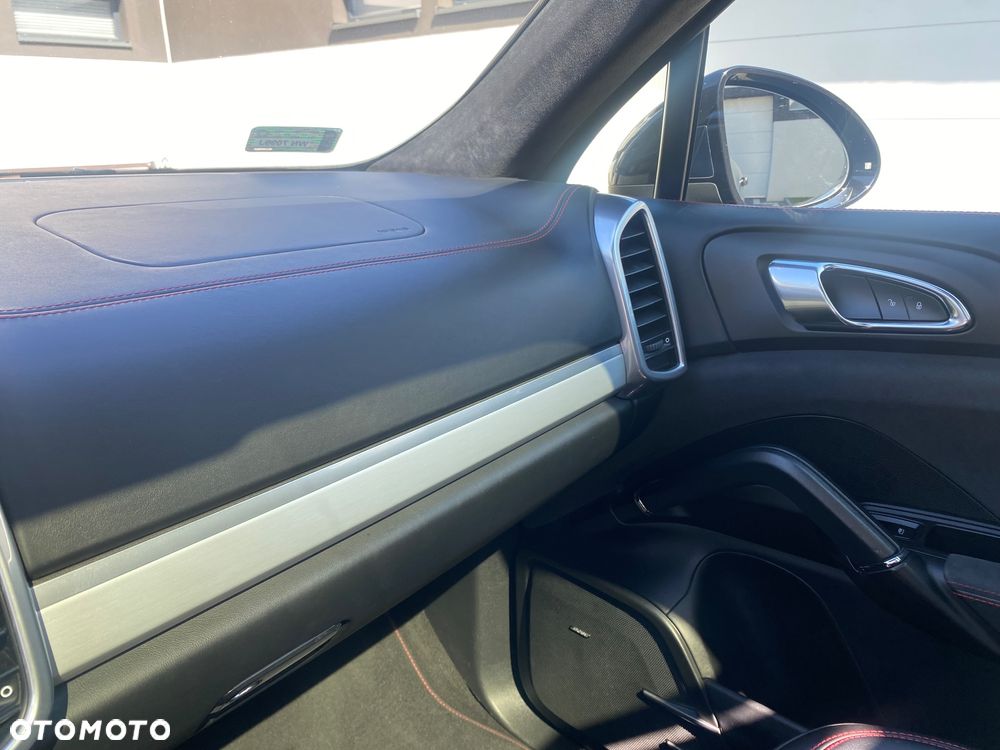 Porsche Cayenne GTS - 39
