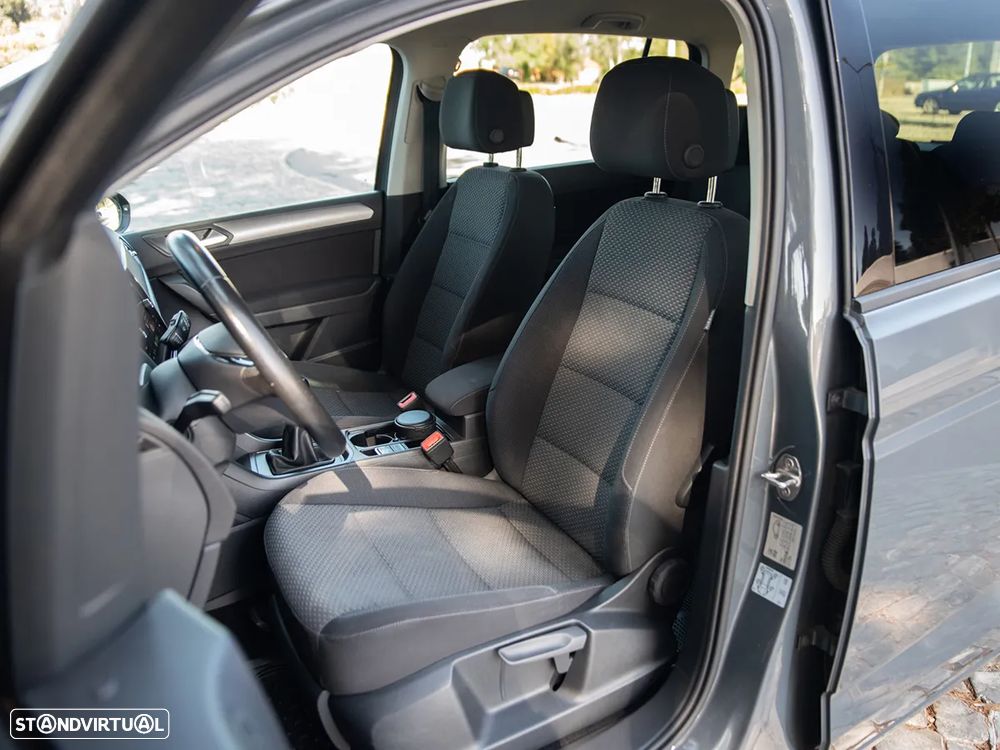 VW Touran 2.0 TDI Confortline - 24