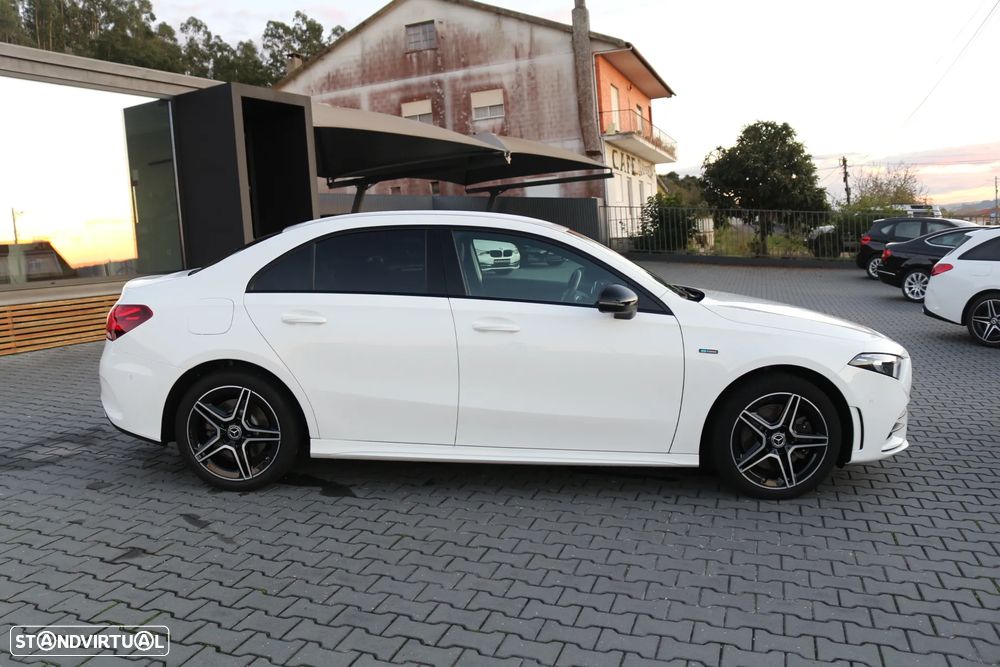 Mercedes-Benz A 250 Limousine e AMG Line - 7