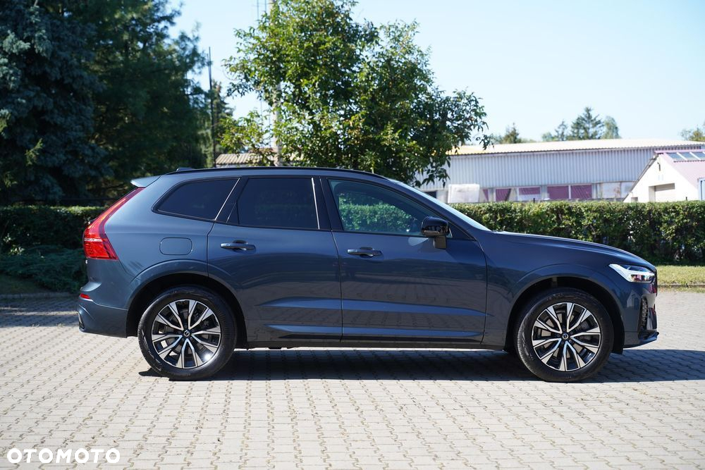 Volvo XC 60 B5 B AWD Plus Dark - 4