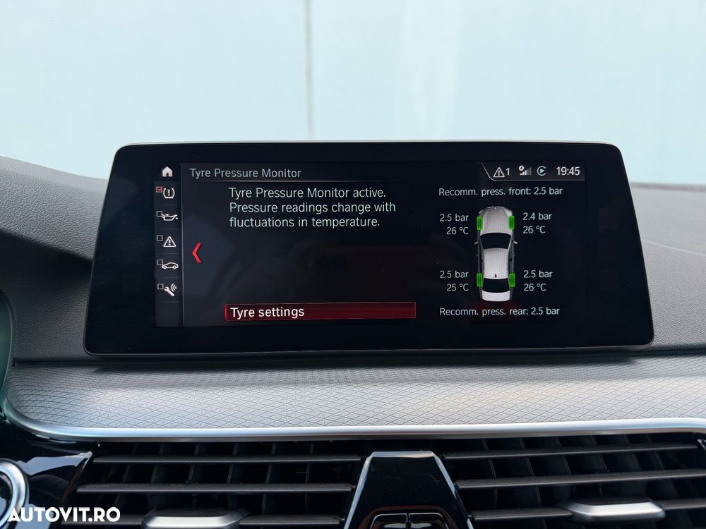 BMW Seria 5 540i xDrive AT - 32